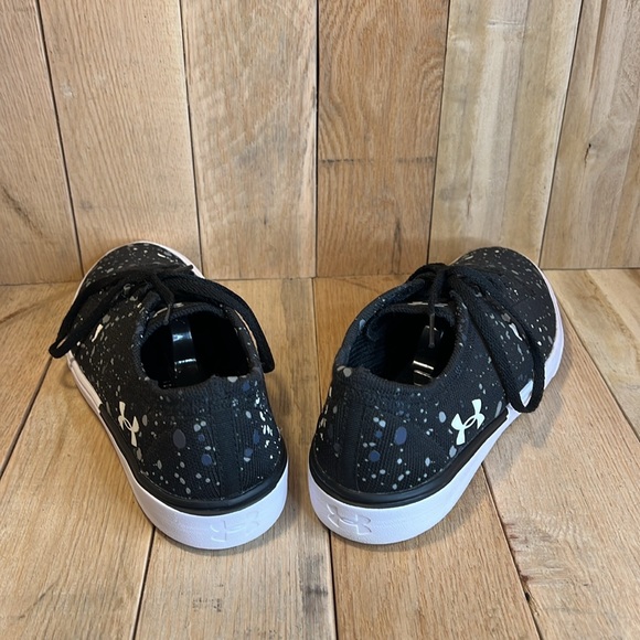 Youth Under Armour Black with White and Grey Splatter Shoes - Picture 4 of 7
